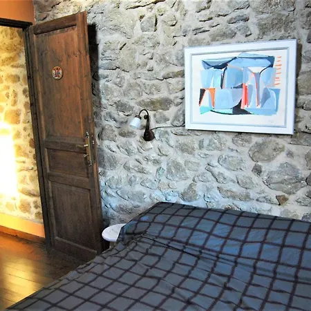 Casa De Pueblo Con Patio En *