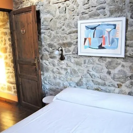 Casa De Pueblo Con Patio En Dorres