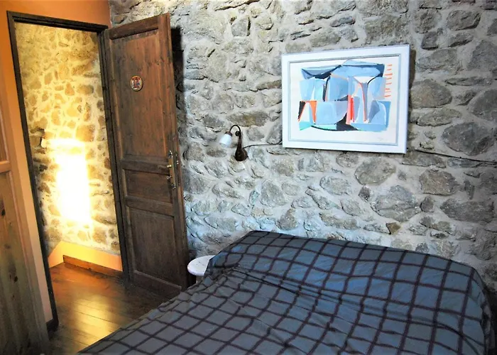 Casa De Pueblo Con Patio En *